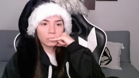 Snapshot of wolfs_daughter chatting on December 14, 4:01 am Alex online show from December 14, 4:01 am