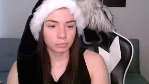 Snapshot of wolfs_daughter chatting on December 10, 9:43 pm Alex online show from December 10, 9:43 pm