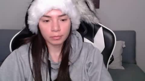 Snapshot of wolfs_daughter chatting on December 28, 3:37 am Alex online show from December 28, 3:37 am