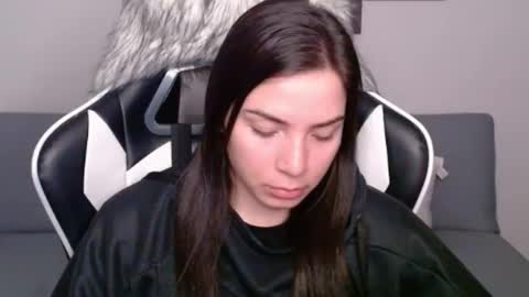 Snapshot of wolfs_daughter chatting on January 29, 2:40 am Alex online show from January 29, 2:40 am