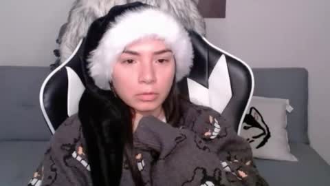 Snapshot of wolfs_daughter chatting on December 16, 4:02 am Alex online show from December 16, 4:02 am