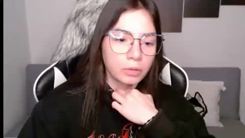 Snapshot of wolfs_daughter chatting on September 13, 2:19 am Alex online show from September 13, 2:19 am