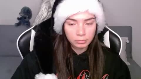 Snapshot of wolfs_daughter chatting on January 1, 2:19 am Alex online show from January 1, 2:19 am