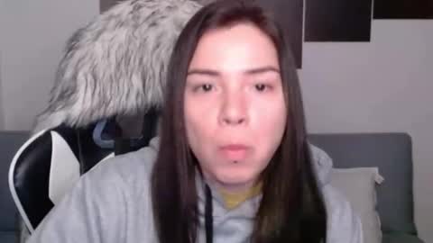 Snapshot of wolfs_daughter chatting on February 4, 3:11 am Alex online show from February 4, 3:11 am