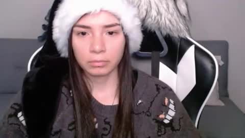 Snapshot of wolfs_daughter chatting on December 5, 2:53 am Alex online show from December 5, 2:53 am
