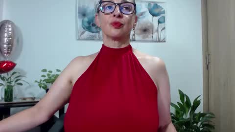 Snapshot of womanhornyx chatting on October 26, 9:43 pm Womanhornyx online show from October 26, 9:43 pm