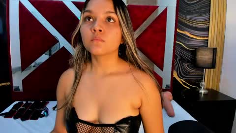 wonderkloe_ online show from May 31, 7:37 pm