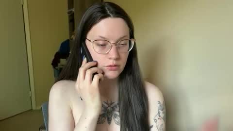 Lucina online show from April 27, 6:49 pm