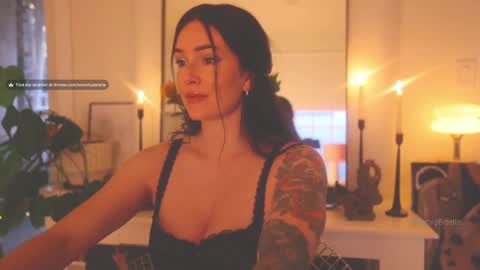 Snapshot of worshipbrielle chatting on December 24, 12:44 am Brielle online show from December 24, 12:44 am