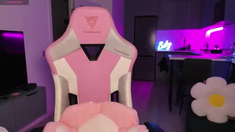 Emi online show from October 3, 4:12 pm