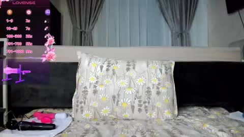 Snapshot of wowsquirt chatting on January 17, 3:23 am online show from January 17, 3:23 am
