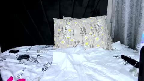 Snapshot of wowsquirt chatting on October 13, 4:04 am online show from October 13, 4:04 am