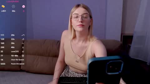 Snapshot of wowsugar chatting on January 7, 3:14 am Eva online show from January 7, 3:14 am