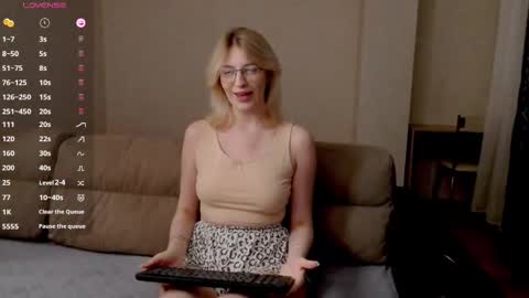 Snapshot of wowsugar chatting on December 16, 12:15 am Eva online show from December 16, 12:15 am