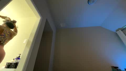 Snapshot of wynterheat chatting on October 22, 12:15 am Wynter Heat online show from October 22, 12:15 am