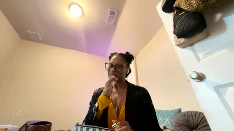 Snapshot of wynterheat chatting on October 23, 5:13 am Wynter Heat online show from October 23, 5:13 am