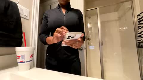 Snapshot of wynterheat chatting on September 23, 11:30 am Wynter Heat online show from September 23, 11:30 am