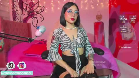 Snapshot of x_moonshine chatting on February 12, 4:44 am s s s online show from February 12, 4:44 am
