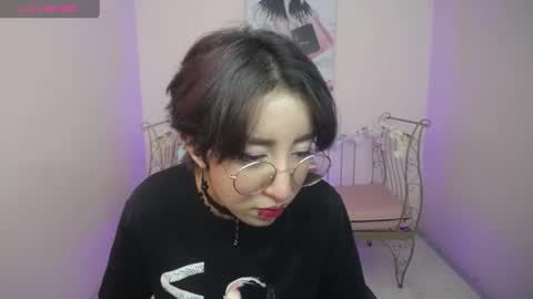 Xayah online show from December 19, 1:29 pm