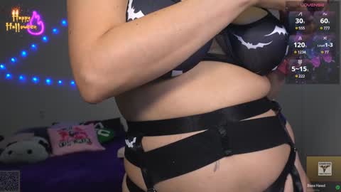 Snapshot of xclusivesecrets chatting on October 23, 6:58 pm spoil me here online show from October 23, 6:58 pm