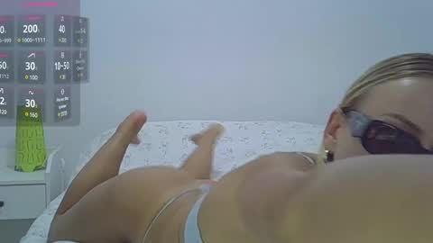 Snapshot of xdaisyhansen chatting on December 18, 8:03 pm Daisy Hansen online show from December 18, 8:03 pm