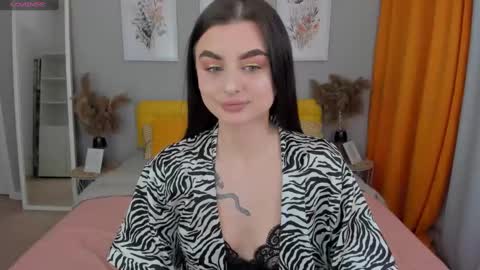 Emma online show from March 1, 1:18 pm