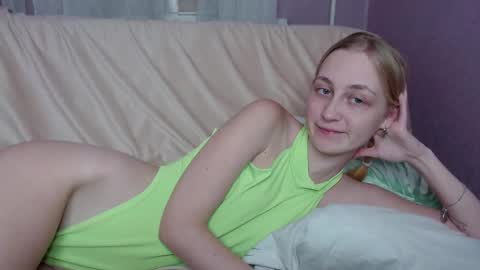 xHot Lina online show from February 15, 4:45 pm
