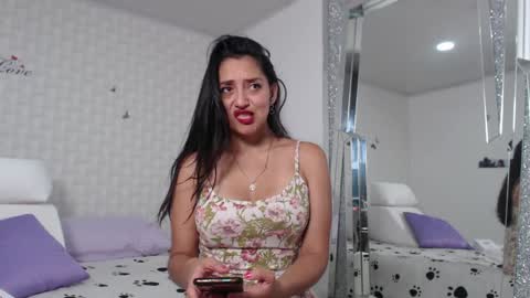 Snapshot of ximenaa_suarez chatting on February 1, 6:43 am ximena suarez online show from February 1, 6:43 am
