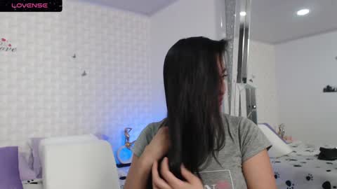 Snapshot of ximenaa_suarez chatting on January 15, 3:22 am ximena suarez online show from January 15, 3:22 am