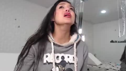 Snapshot of ximenaa_suarez chatting on February 27, 4:20 am ximena suarez online show from February 27, 4:20 am