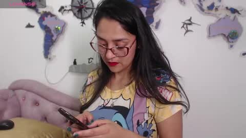 Snapshot of ximenaa_suarez chatting on December 18, 3:37 am ximena suarez online show from December 18, 3:37 am