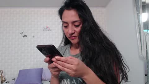 Snapshot of ximenaa_suarez chatting on January 14, 4:15 am ximena suarez online show from January 14, 4:15 am