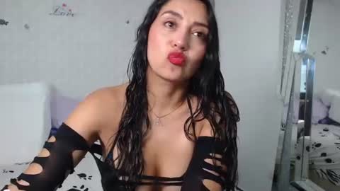 Snapshot of ximenaa_suarez chatting on March 6, 4:30 am ximena suarez online show from March 6, 4:30 am