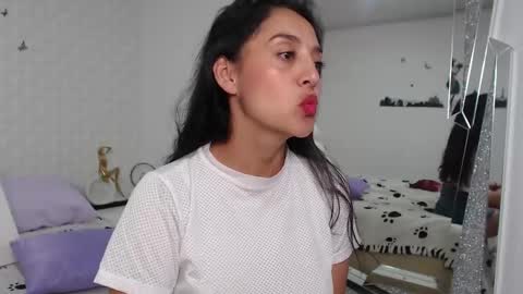 Snapshot of ximenaa_suarez chatting on February 18, 4:15 am ximena suarez online show from February 18, 4:15 am