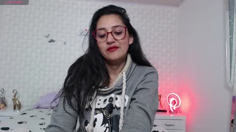 Snapshot of ximenaa_suarez chatting on January 21, 3:15 am ximena suarez online show from January 21, 3:15 am
