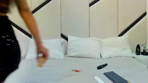 ximenacosta online show from November 16, 1:11 pm