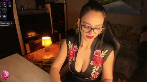 Lara online show from December 10, 10:16 pm