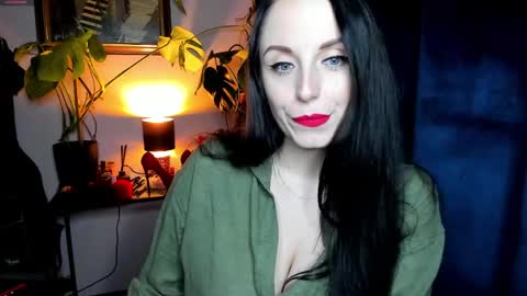 Leila online show from December 11, 2:22 pm