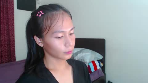 Snapshot of xlovely_destinyx chatting on December 10, 1:11 am Alice online show from December 10, 1:11 am