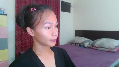 Snapshot of xlovely_destinyx chatting on February 22, 4:37 pm Alice online show from February 22, 4:37 pm