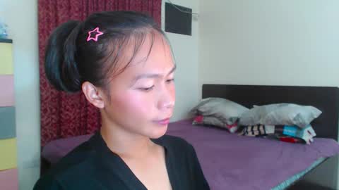 Snapshot of xlovely_destinyx chatting on February 13, 10:00 pm Alice online show from February 13, 10:00 pm