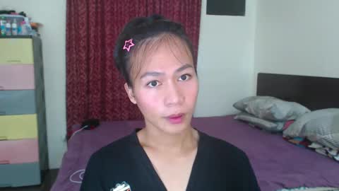 Snapshot of xlovely_destinyx chatting on March 10, 4:57 pm Alice online show from March 10, 4:57 pm