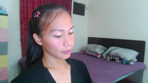 Snapshot of xlovely_destinyx chatting on February 13, 5:37 am Alice online show from February 13, 5:37 am