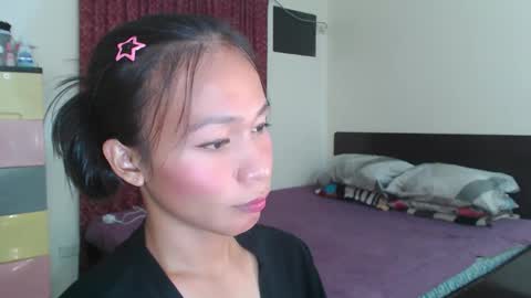 Snapshot of xlovely_destinyx chatting on February 6, 6:24 pm Alice online show from February 6, 6:24 pm