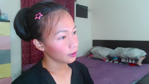 Snapshot of xlovely_destinyx chatting on February 14, 12:03 pm Alice online show from February 14, 12:03 pm