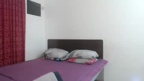 Snapshot of xlovely_destinyx chatting on February 26, 3:43 pm Alice online show from February 26, 3:43 pm
