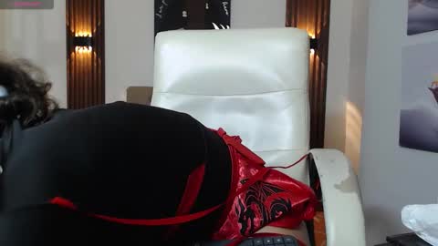 Snapshot of xlunna chatting on October 31, 8:24 pm lunna online show from October 31, 8:24 pm