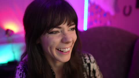 Bella Bondai online show from December 15, 3:45 am