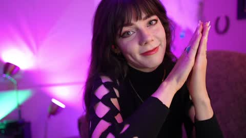 Bella Bondai online show from December 7, 3:25 am