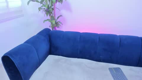 Snapshot of xoxo_angel chatting on October 16, 2:09 pm xoxo_angel online show from October 16, 2:09 pm